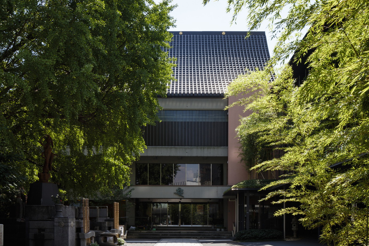 回向院 本堂屋根